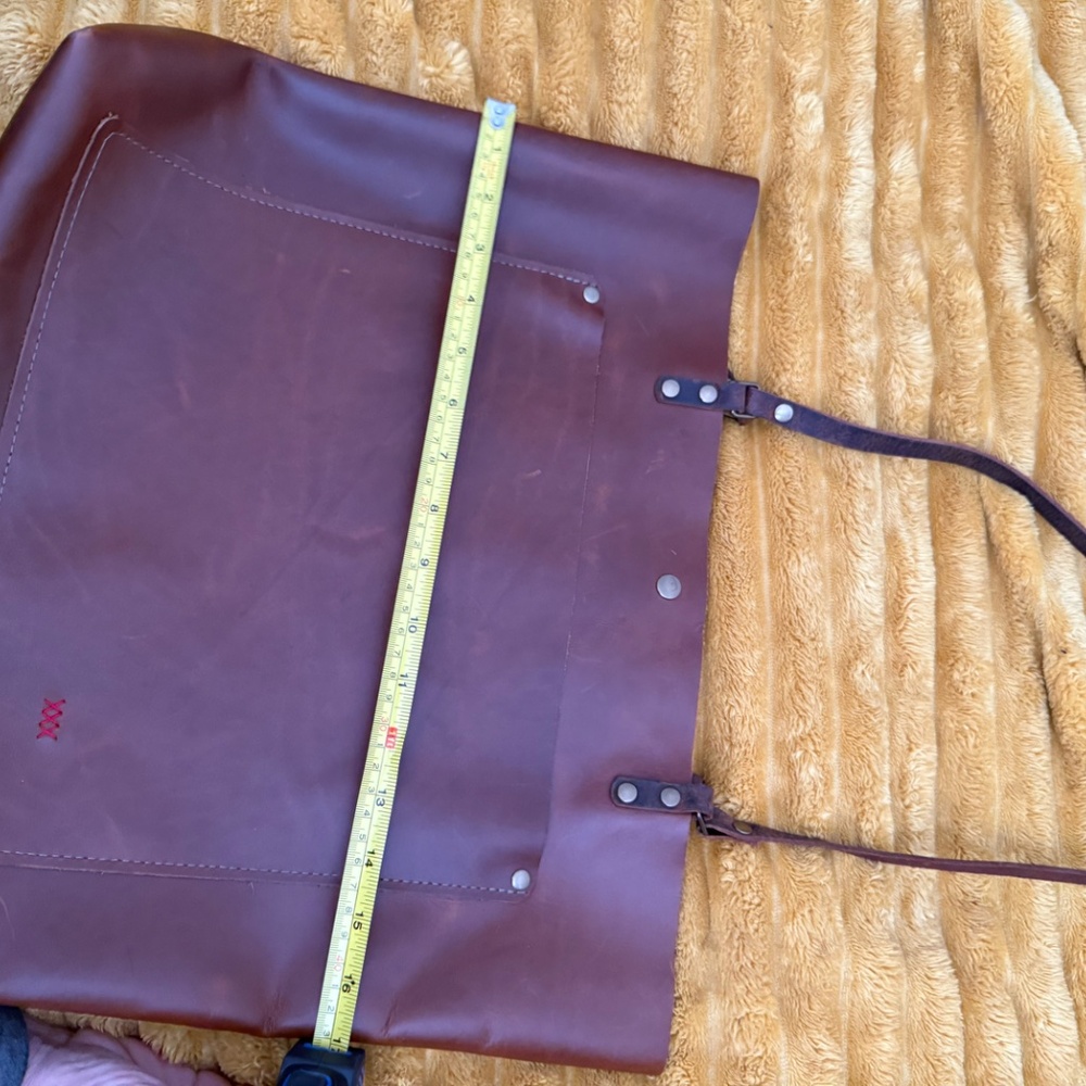 IN BLUE - Handmade Classic Leather Tote Bag | Large - Bourbon - Picture 3 of 5